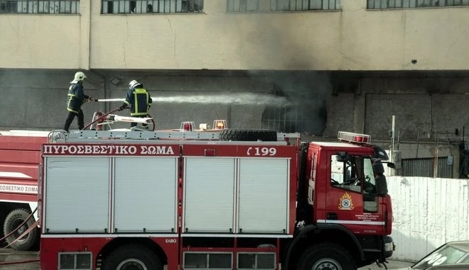 Συναγερμός στα Οινόφυτα: Πυρκαγιά σε εργοστάσιο